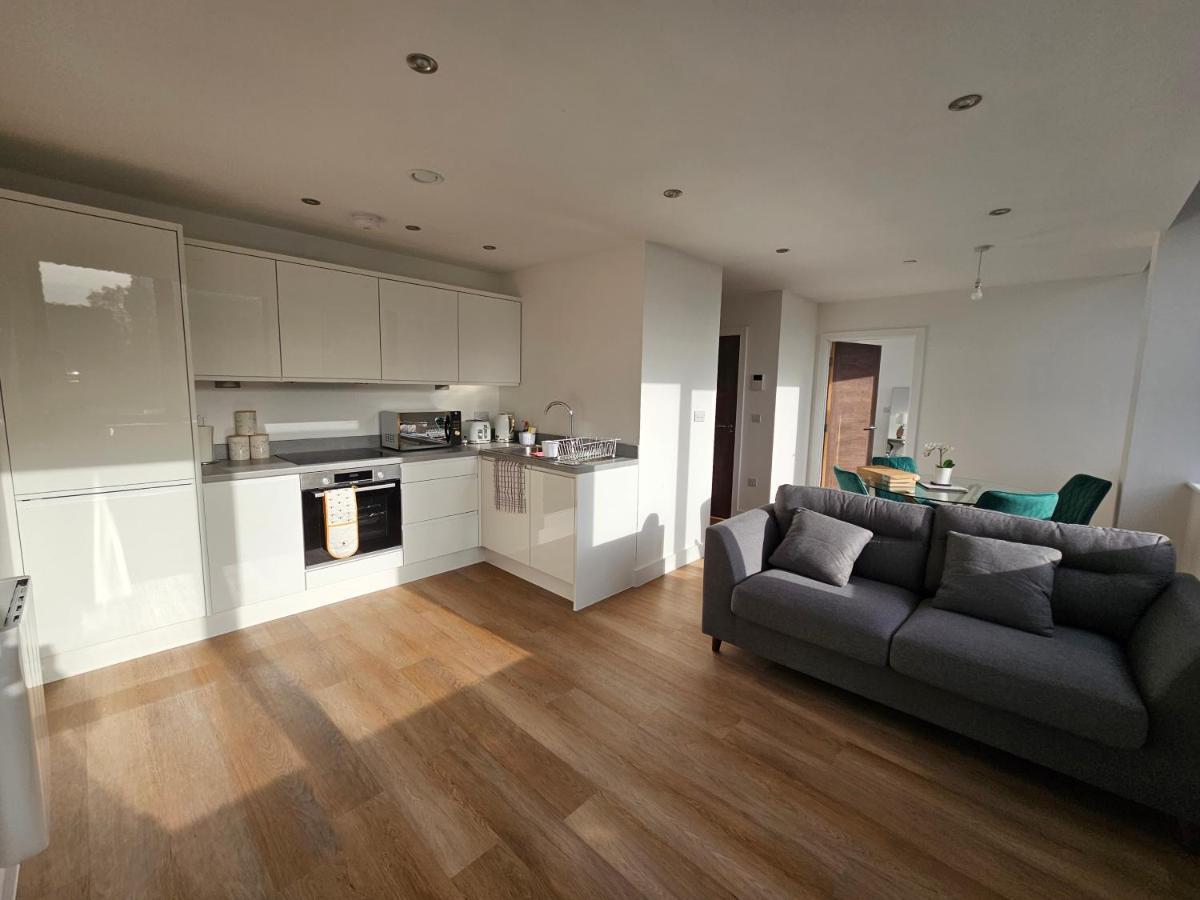 Brand New Trafford Apartment Manchester Exterior photo
